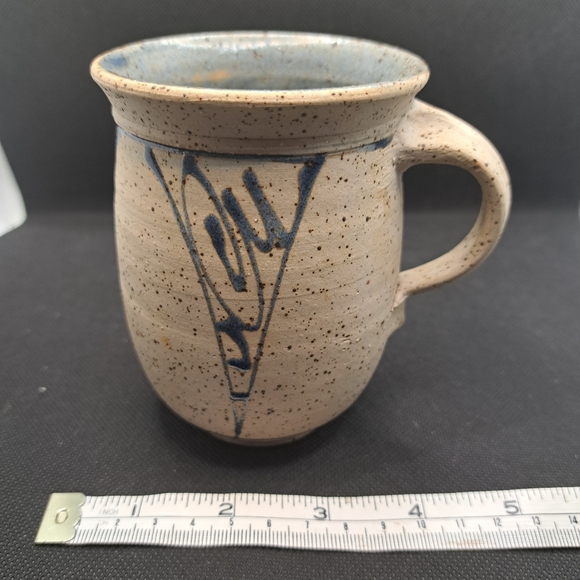Blue and earth tone Pottery mug - Picture 2 of 4